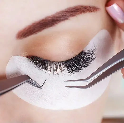 Realza tu Mirada de Forma Natural: Lifting y Extensiones de Pestañas en Málaga
